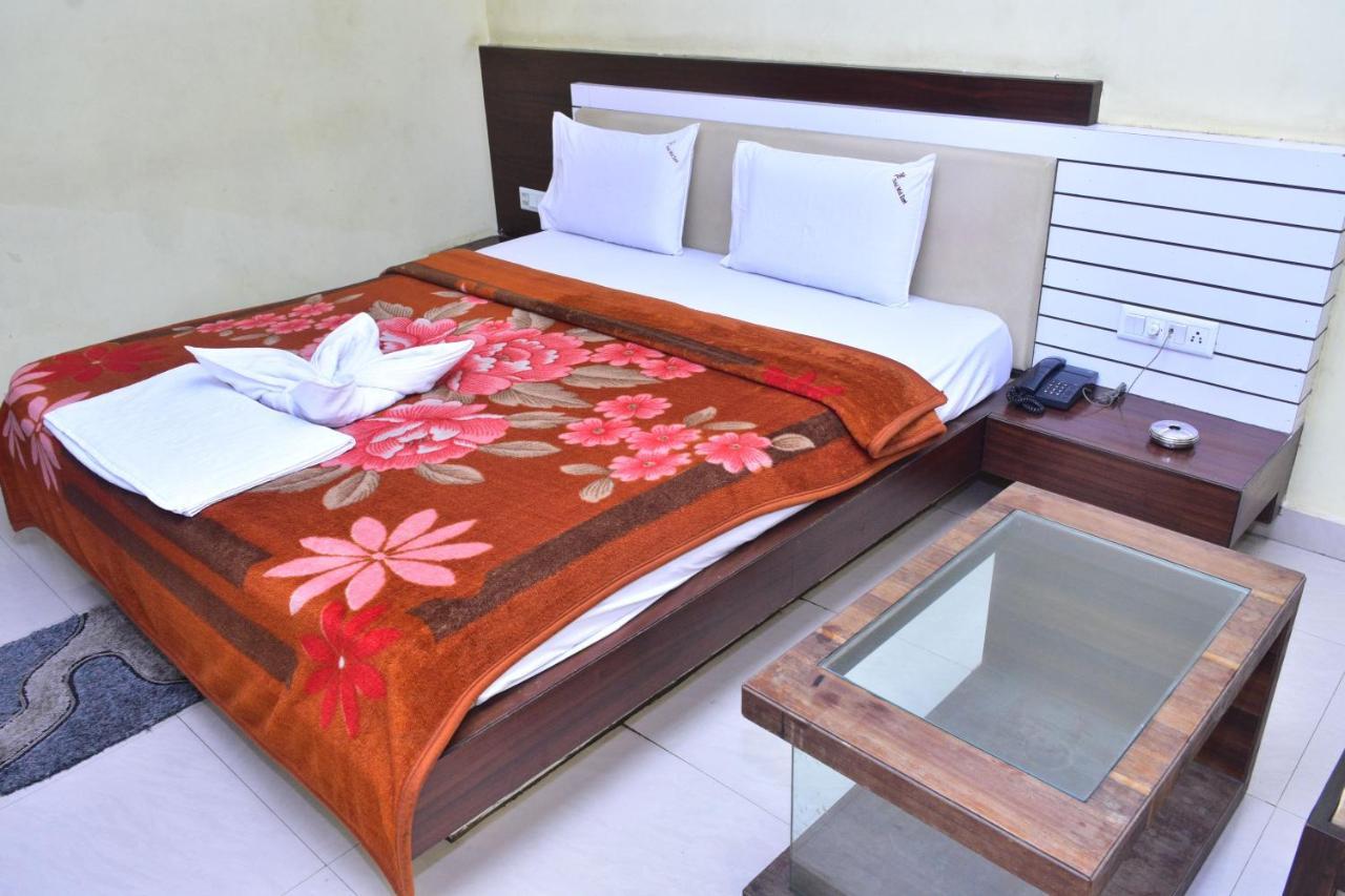Hotel Mid East Haridaspur Bagian luar foto