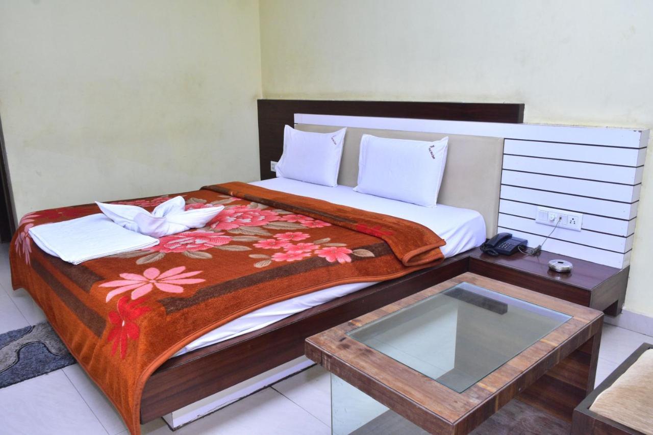 Hotel Mid East Haridaspur Bagian luar foto