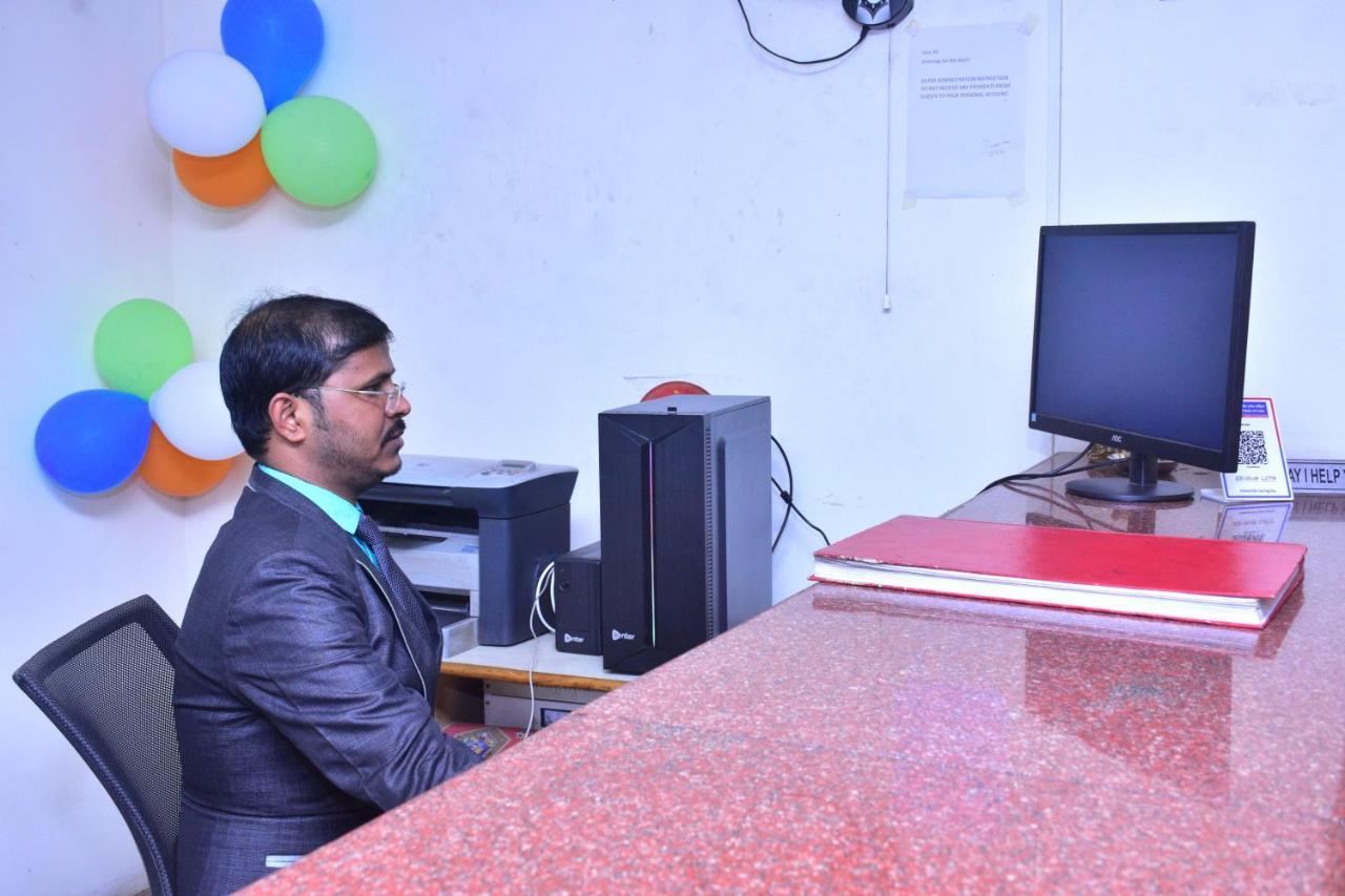 Hotel Mid East Haridaspur Bagian luar foto