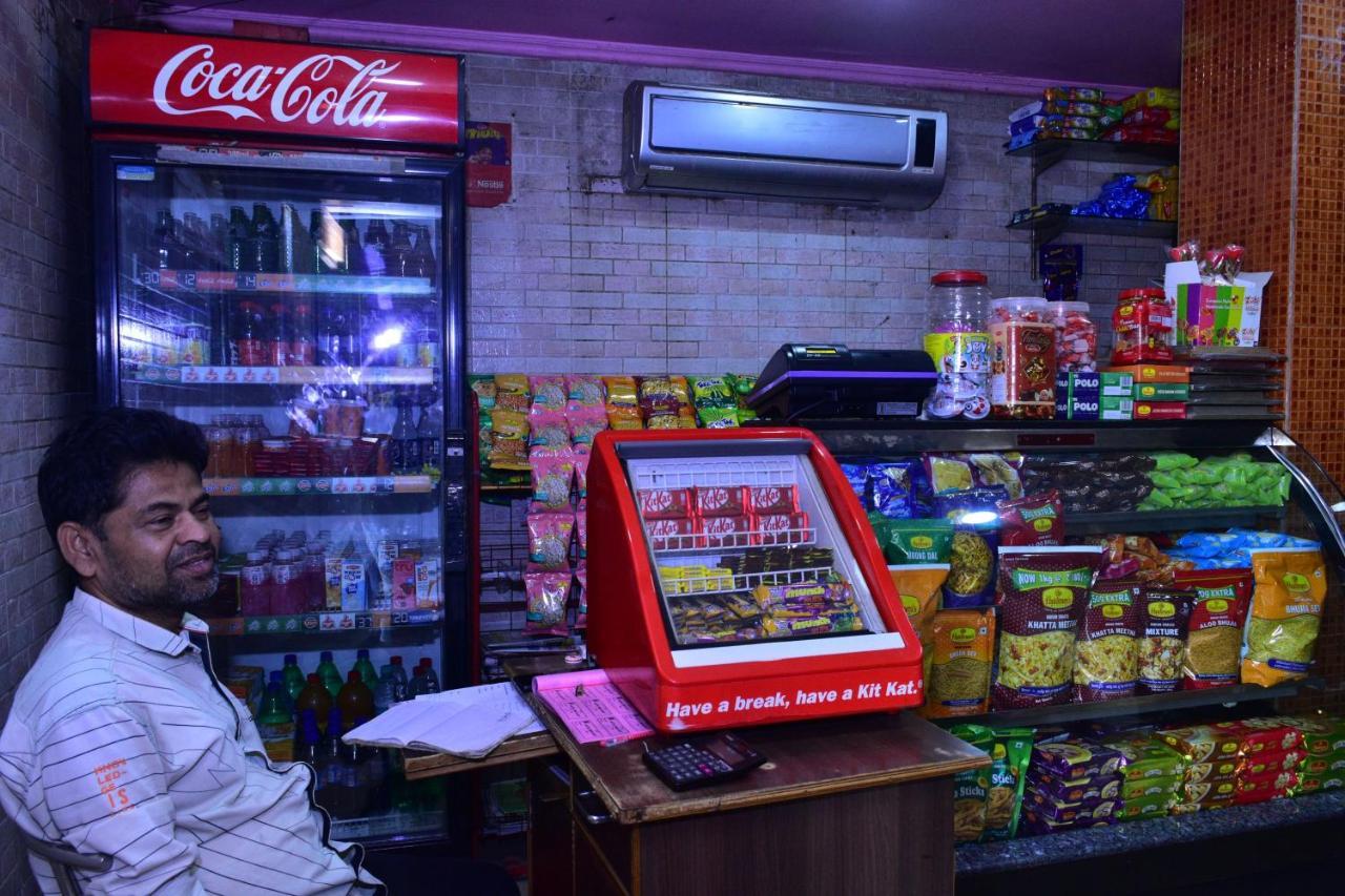 Hotel Mid East Haridaspur Bagian luar foto
