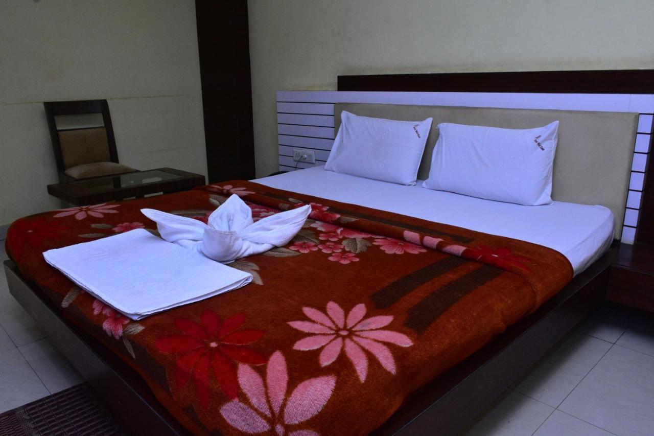 Hotel Mid East Haridaspur Bagian luar foto