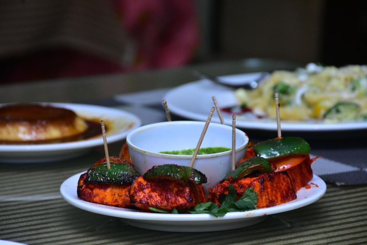 Hotel Mid East Haridaspur Bagian luar foto