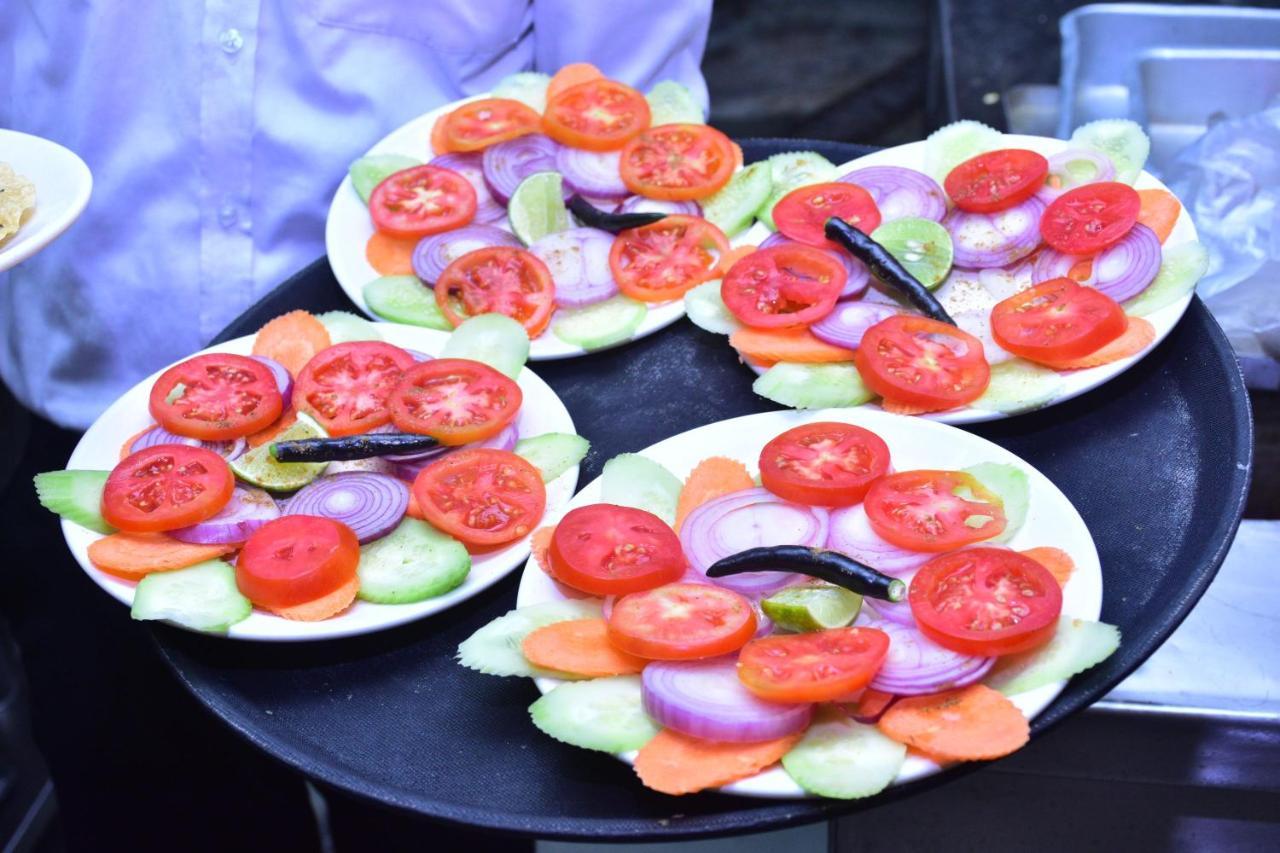 Hotel Mid East Haridaspur Bagian luar foto