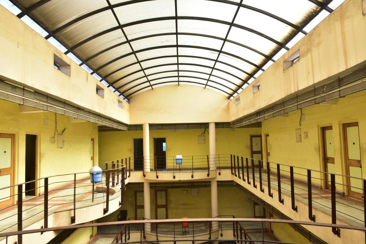 Hotel Mid East Haridaspur Bagian luar foto