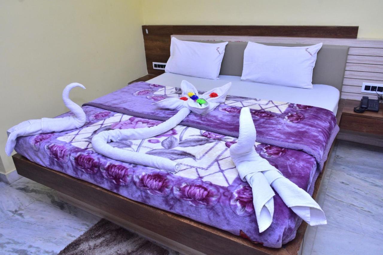 Hotel Mid East Haridaspur Bagian luar foto