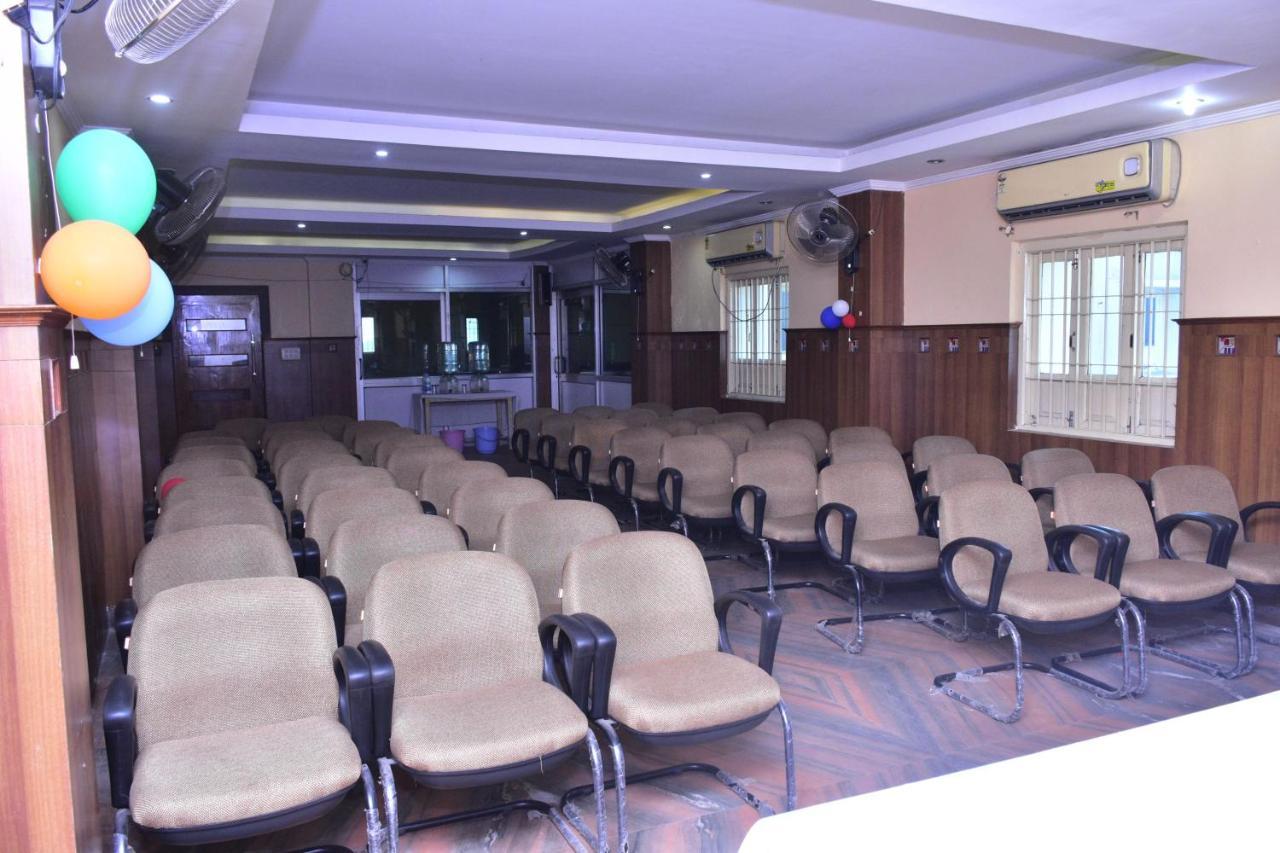 Hotel Mid East Haridaspur Bagian luar foto