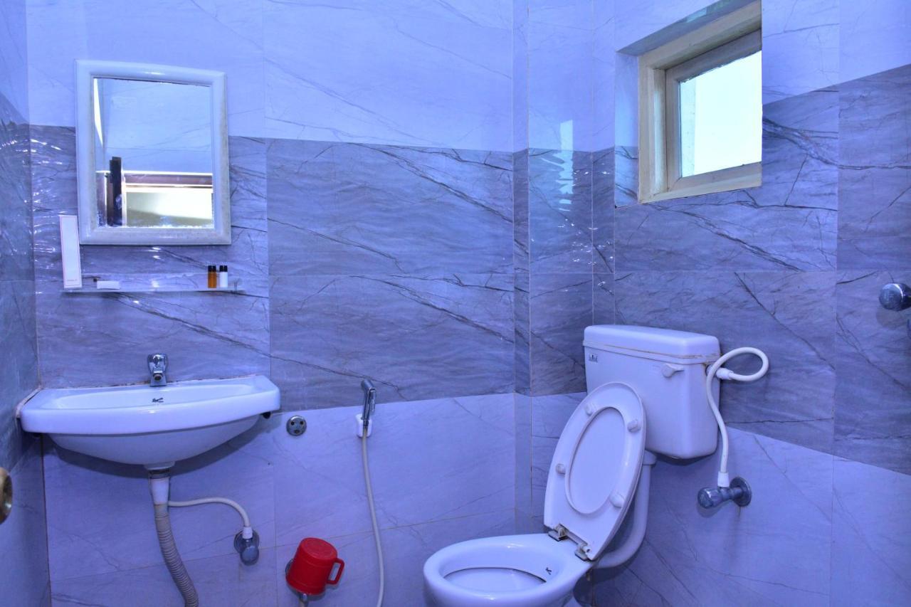 Hotel Mid East Haridaspur Bagian luar foto
