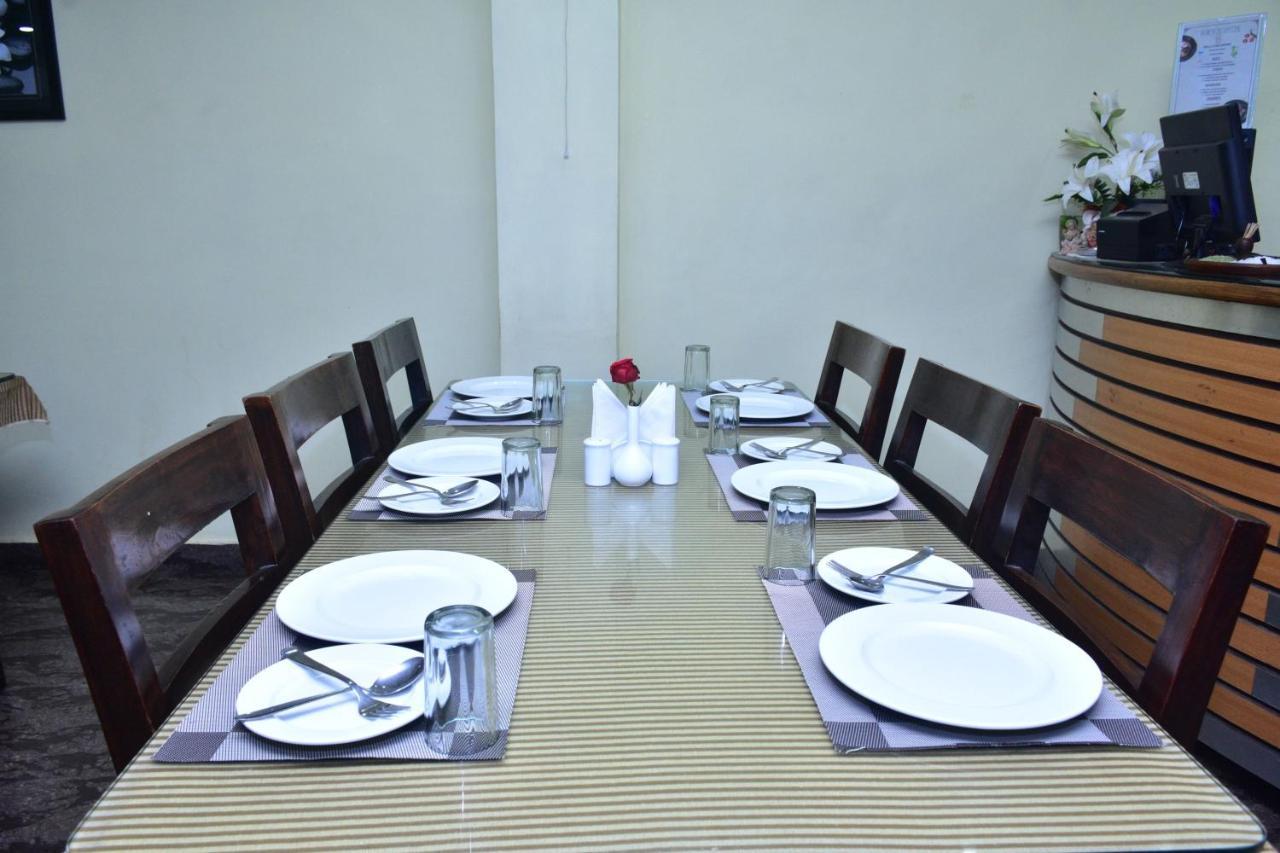 Hotel Mid East Haridaspur Bagian luar foto